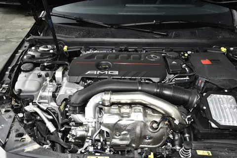 双联屏 + 柏林之音！A 级 AMG 实用手册，27 万级性能车首选