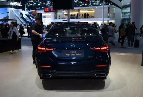 奔驰33万跌至20万狂卖1.1万台，降价背后的坑比套路还深！