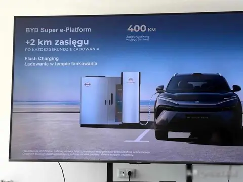 比亚迪销量跌了，大家急着说它不行了，其实它正悄悄换挡