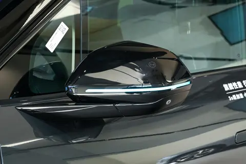 蔚来全新ES8：3.97秒破百，7座大空间，续航635km